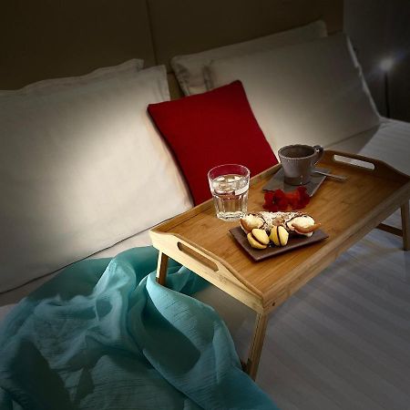 Casa Carolina: King Size Bed Across From Golden Beach 데센자노델가르다 외부 사진