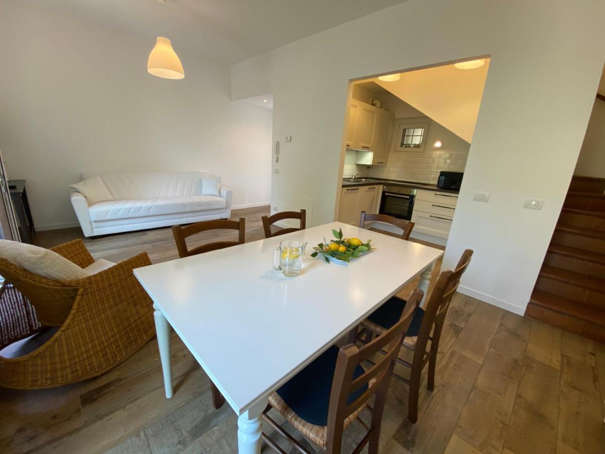 Casa Carolina: King Size Bed Across From Golden Beach 데센자노델가르다 외부 사진