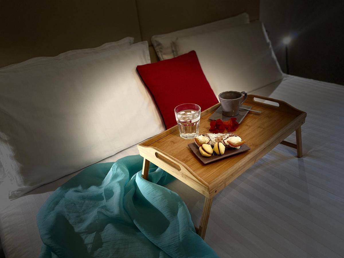 Casa Carolina: King Size Bed Across From Golden Beach 데센자노델가르다 외부 사진